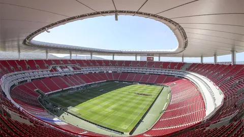 巴菲特罕见发声：警惕“财政愚蠢”，或致货币崩溃